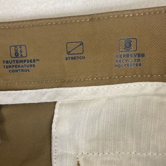 NWT Men’s Classic Fit Stretch Comfort Shorts Brown Size 38 with 7 Inch Inseam - Picture 3 of 5